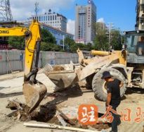 小美女的粉嫩小泬毛片高温下的坚守｜道路建设者用汗水铺就畅通路